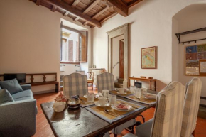 Aurora's, Renaissance Suite, Historic Apartment, pivot location, few walks from all, AC bedroom, Florence